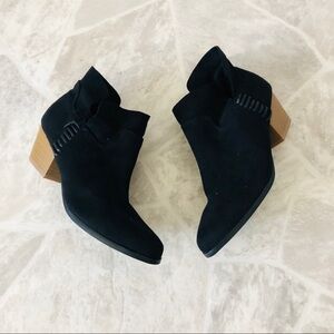 NWOT QUPID black faux vegan suede leather western ankle booties Size 6